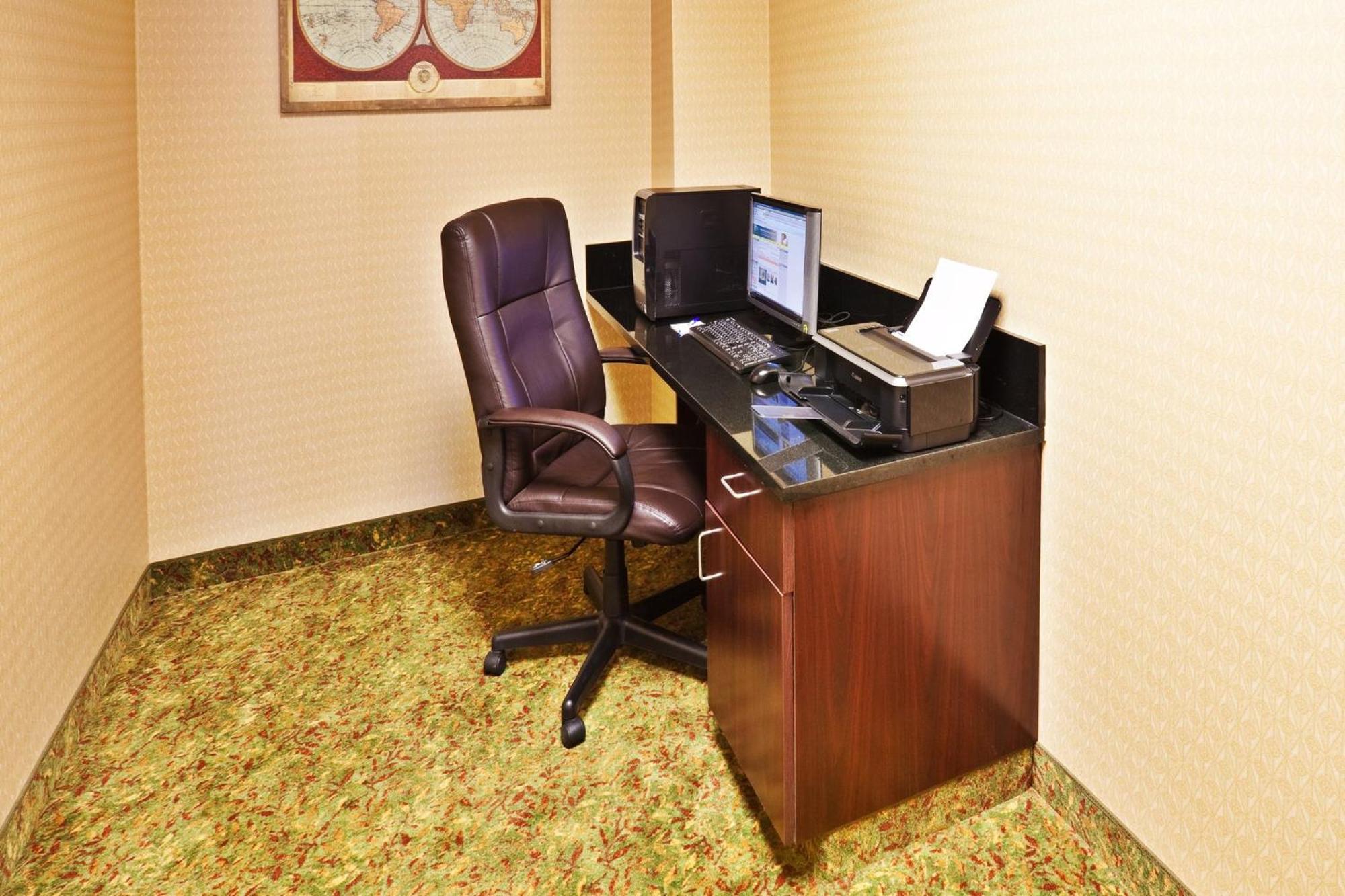 Holiday Inn Express & Suites Perry By Ihg Esterno foto